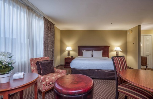 Court House Hotel | Arlington Court Suites, a Clarion Collection Hotel
