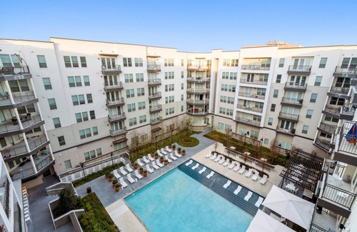 Central Arlington Apartment | Arlington Deluxe 2BD 2BA Apartment