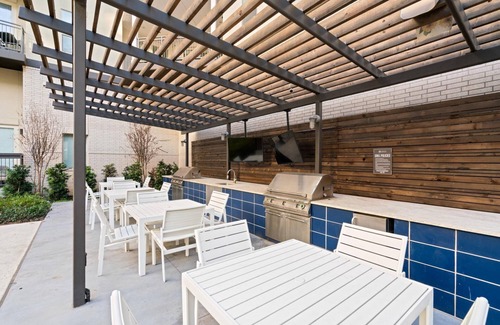 Central Arlington Apartment | Arlington Designer Studio Apartment