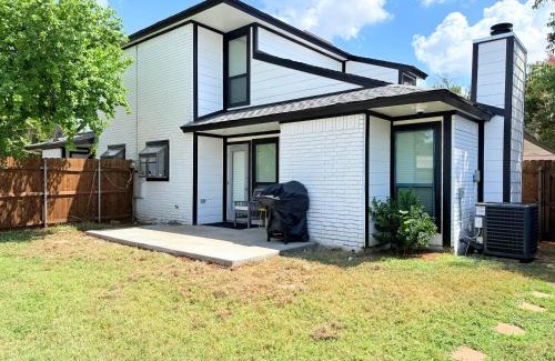 West Arlington House | Arlington Entertainment District Home Blue Door