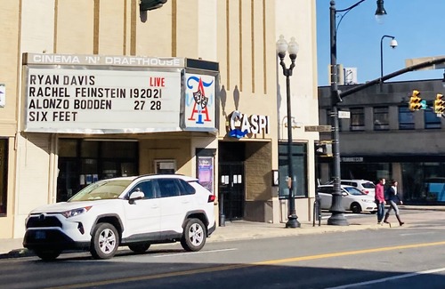 Nauck Apartment | Arlington Gem located in quite & amenity enrich neighborhood