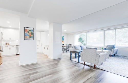 Aurora Highlands Apartment | Arlington Modern Comfort Meets City Life