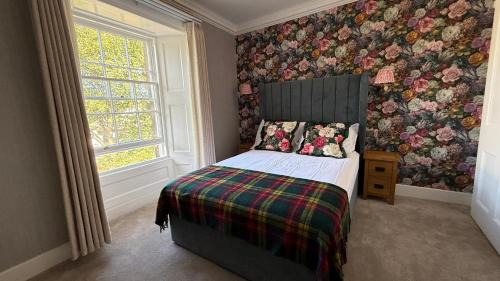 Tollcross House | Armadillo Guest House