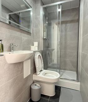 Tollcross House | Armadillo Guest House