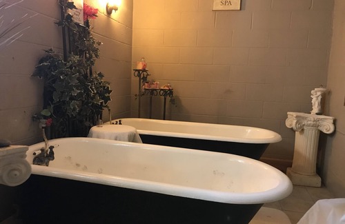 Red Boiling Springs Bed & Breakfast | Armour's Hotel