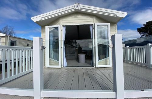 Hamworthy Ski Chalet | Arne View - Rockley Park