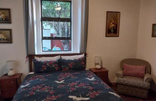 Robertson House | Arnheim Guest Cottage