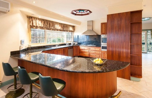 Mount Dandenong Cottage | Arnica Views