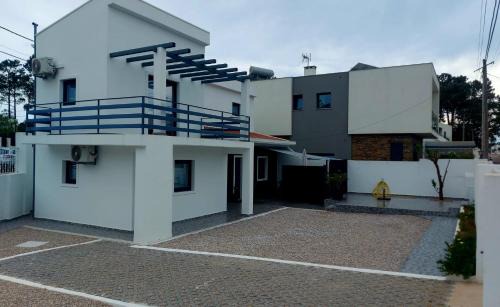 Charneca de Caparica e Sobreda House | Aroeira House