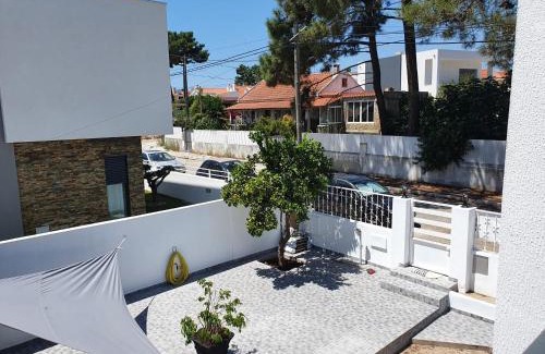Charneca de Caparica e Sobreda House | Aroeira House