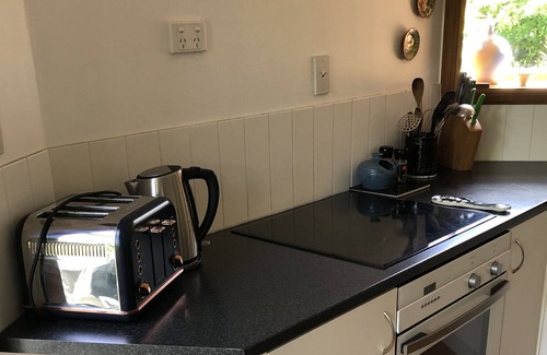 Tasman Cottage | AROHA COTTAGE