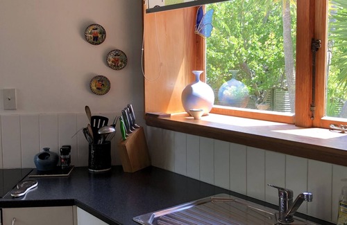 Tasman Cottage | AROHA COTTAGE