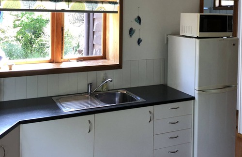 Tasman Cottage | AROHA COTTAGE