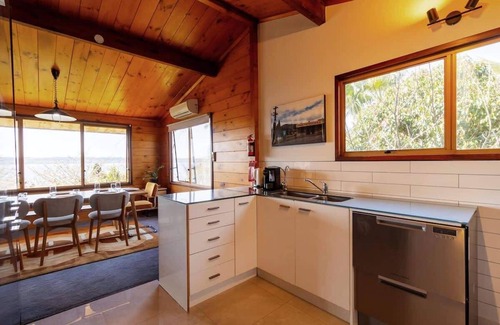 Kawaha Point House | Aroha Te Taumata | Great Lake Views & Spa Pool