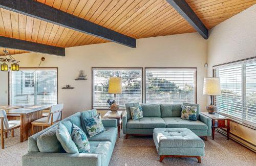 Newport House | Arrow Point