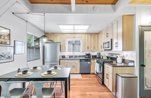 Arrowbear Lake House | Arrowbear retreat - EV Charging, Generator, Arcade