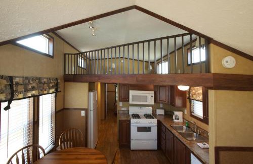 Marquette County Resort | Arrowhead Camping Resort Cottage 11