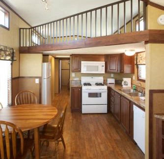 Marquette County Resort | Arrowhead Camping Resort Cottage 11