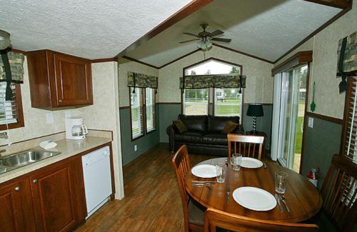 Marquette County Resort | Arrowhead Camping Resort Cottage 11