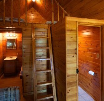 Marquette County Resort | Arrowhead Camping Resort Loft Cabin 20