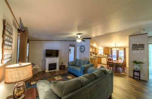 Jay House | Arrowhead Hideaway, waterfront house with a View.