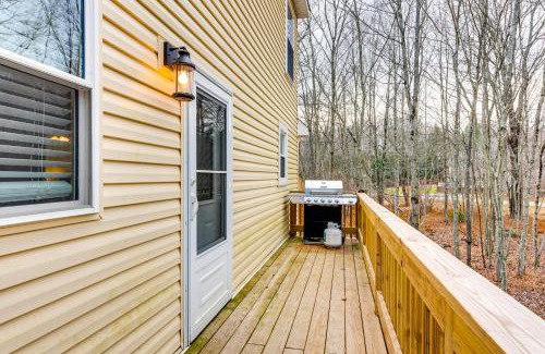 Pocono Lake House | Arrowhead Lake Access and Fire Pit Serene Cottage
