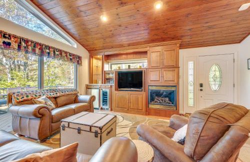 Pocono Lake House | Arrowhead Lake Retreat with Dock and Pool Access!