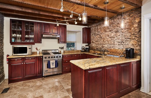 Historic Old Town House | Arrowstone Luxury Farmhouse in Historic Old Town, Niagara-on-the-Lake.