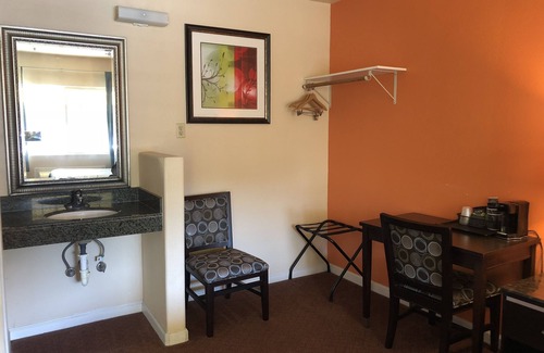 Arroyo Grande Hotel | Arroyo Village Inn