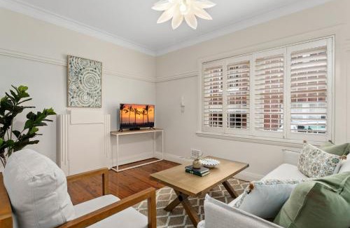 Coogee Apartment | Art Deco Coastal Living, Minutes to the Sand