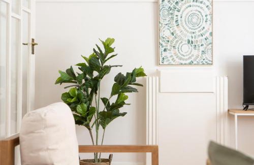Coogee Apartment | Art Deco Coastal Living, Minutes to the Sand