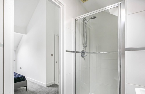 Crouch End Apartment | Art Deco-inspired property in Crouch End, near London's vibrant attractions.