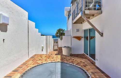 Bantry Bay House | Art Deco Style Townhouse Across From Saunders Beach