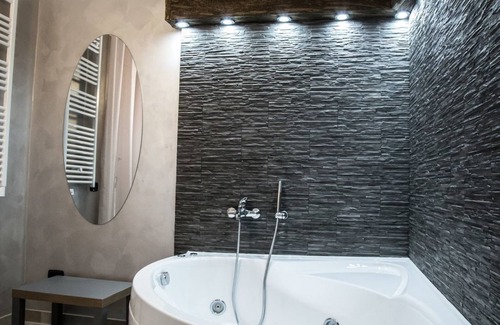 Historical Downtown Salerno Bed & Breakfast | Art In B&B