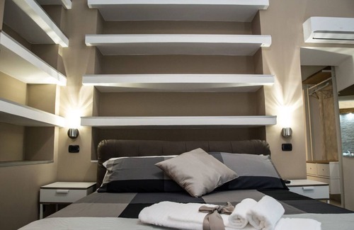 Historical Downtown Salerno Bed & Breakfast | Art In B&B