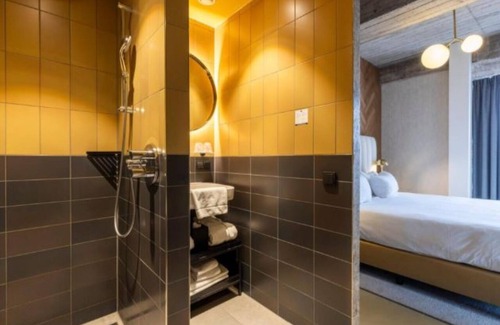 Kralingen-Crooswijk Hotel | Art-Inspired Boutique Hotel Room in Central Rotterdam Near Restaurants & Shops