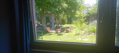 Ljubljana House | art room with shared bathroom in Rose resort