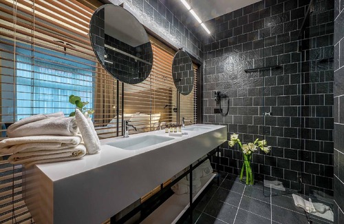 Old Town Hotel | Artagonist Art Hotel