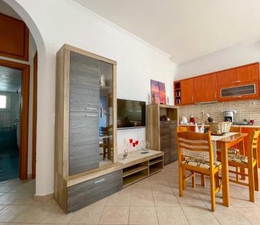 Adamas House | Artemis Bakerys House 2