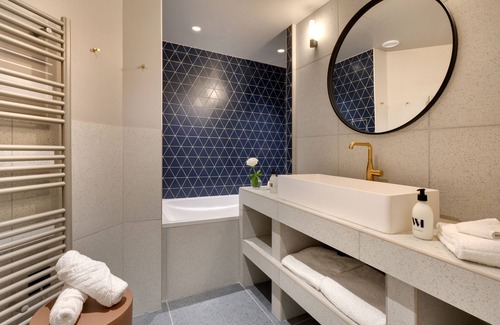 Pigalle Hotel | Artemisia Montmartre