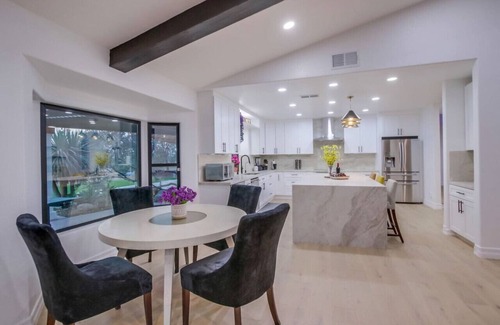 San Diego House | Artesian Estates -5BR Retreat- Games & Views