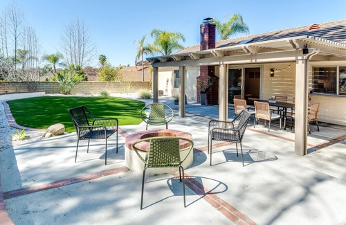 Mission Viejo House | Artful Cozy Family House - Near Irvine&Laguna Beach