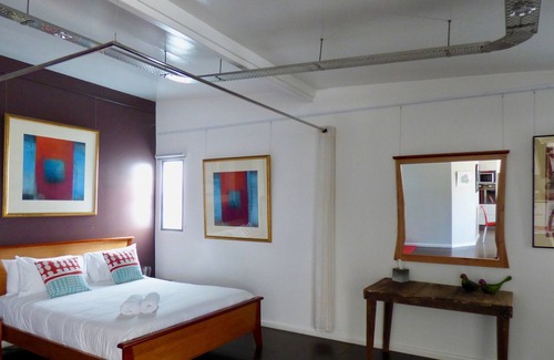 Emerald Beach Apartment | ArtHOUSE Beachfront Accommodation