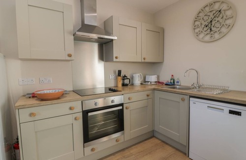 Bankend Cottage | ARTHUR'S COTTAGE, pet friendly, with a garden in Southerness