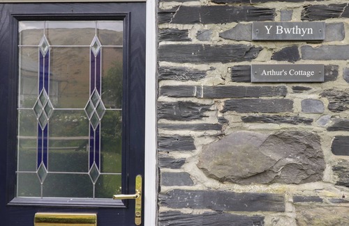 Tywyn Cottage | ARTHUR’S COTTAGE, pet friendly, character holiday cottage in Tywyn