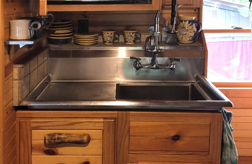 Bakersville House | Artisan Cabin on Houndhill