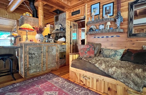 Bakersville House | Artisan Cabin on Houndhill