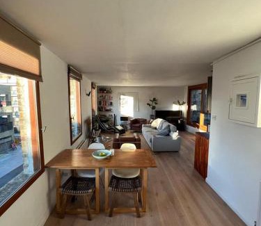 Hoxton Apartment | Artist Apartment