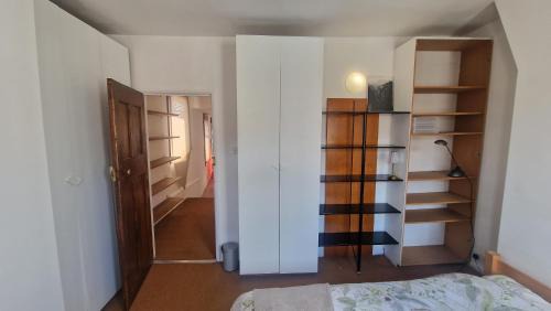 Hoxton Apartment | Artist Apartment