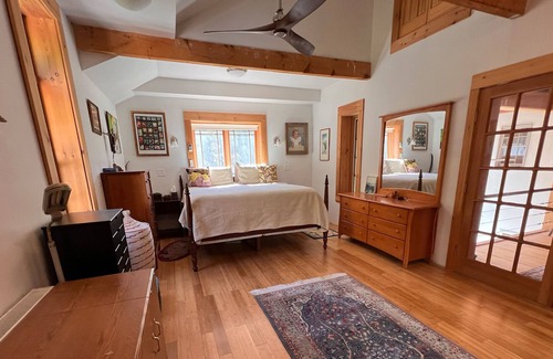 Sweden House | Artist-built home on 22 acres with ponds, woodlands, private hot tub, & firepit